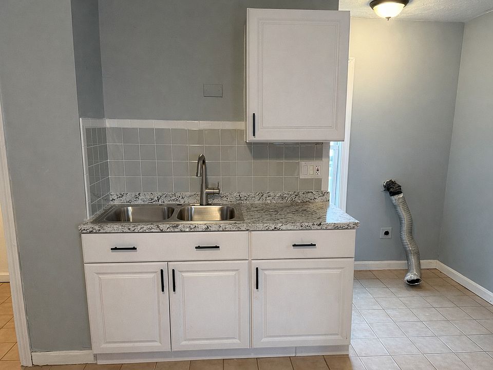 1st image of 105 Clarendon St Floor 1