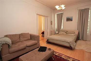 Rented by R New York