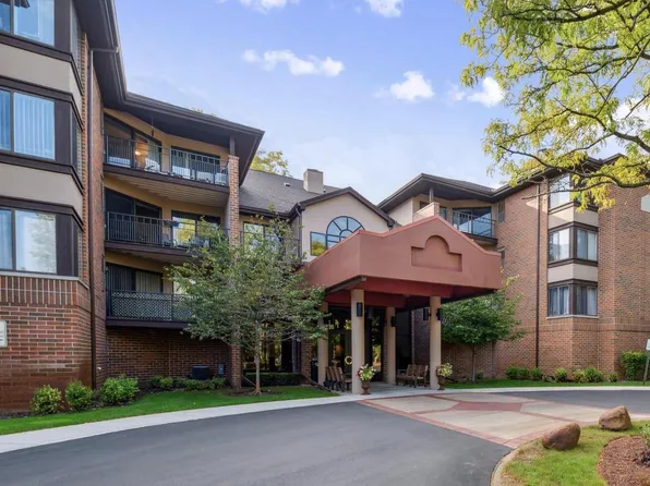 1600 West Green Tree ROAD #135, Glendale, WI 53209