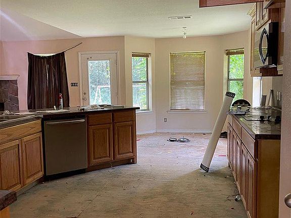 4th image of 530 Private Road 8925