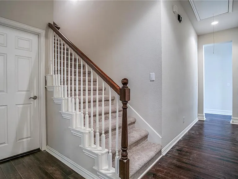 4193 Victory Dr — Photo 7