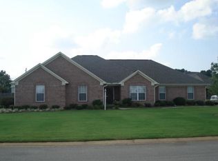 305 Foxboro Cv W, New Albany, MS 38652