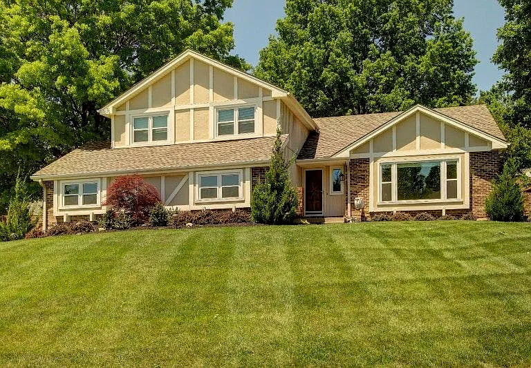 11805 Rosehill Rd — Photo 1