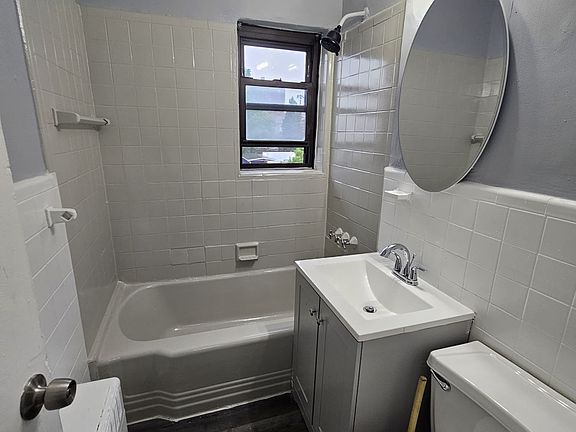 5th image of 425 Mount Prospect Ave APT 303