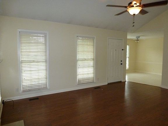 4th image of 2511 Jones Blvd