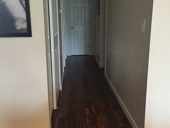 3rd image of 390 Dover Ct
