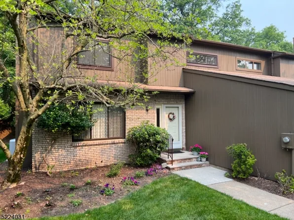 25 Mountain Ridge Dr, Cedar Grove Twp., NJ 07009