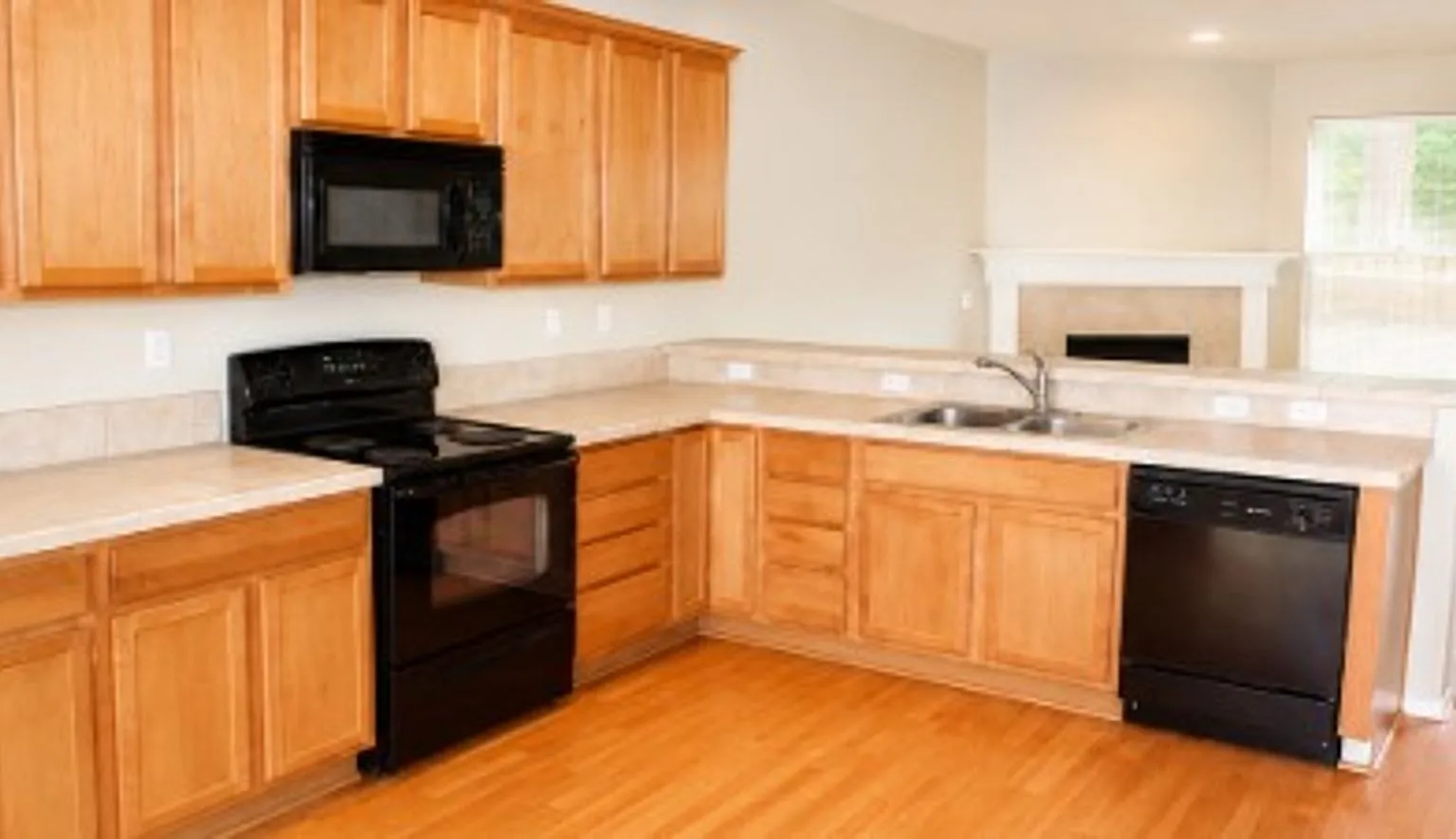 Charming 3 BD | 2.5 BA | Single-Family Home | Prime Murray Hill Location In Beaverton — Photo 4