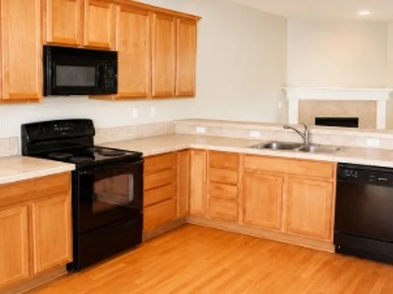 15561 SW Stone Ridge Cir — Photo 2