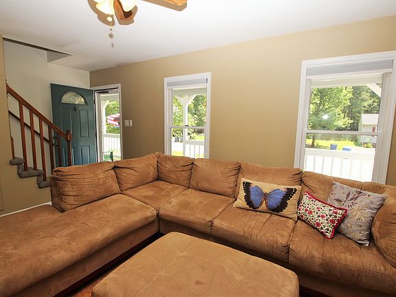 3rd image of 608 Royal Crescent Dr