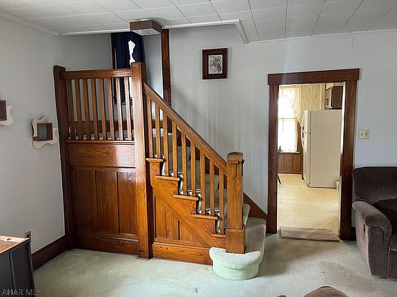4th image of 212 Worth St