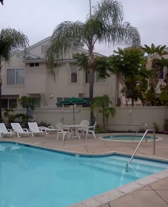3 bed, 1335 sqft, $2,100 — Photo 2