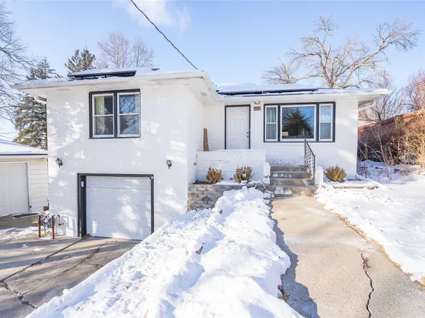 1432 E Lacona Ave, Des Moines, IA 50320