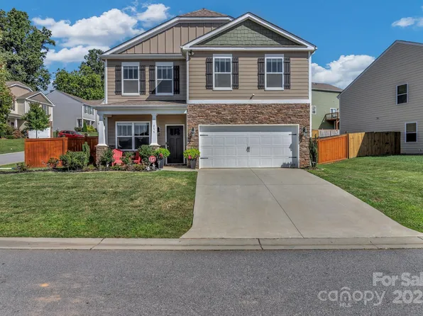 235 Marathon Ln, Candler, NC 28715