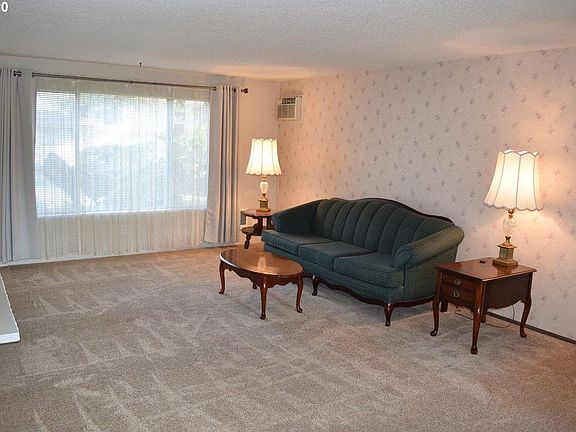 2nd image of 18435 NE Glisan St APT 22