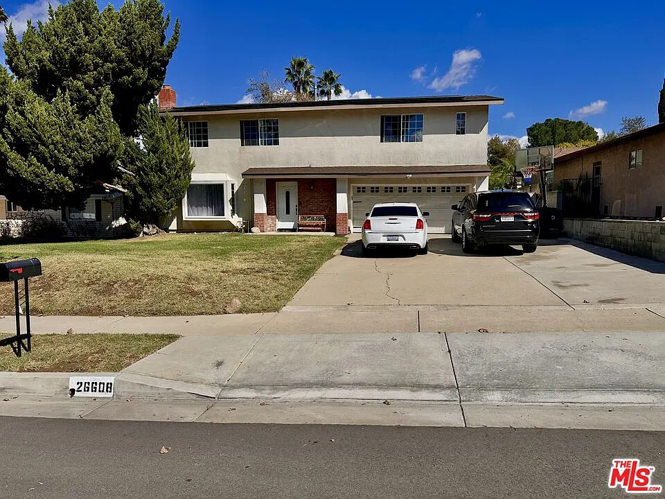 5 bed, 2.5 bath, 2150 sqft, $5,200 — Photo 1