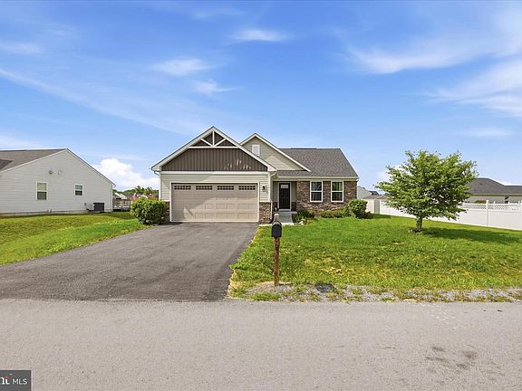 3rd image of 141 Bindweed Ct