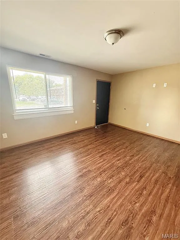 1 bed, 1.0 bath, 900 sqft, $825 — Photo 2