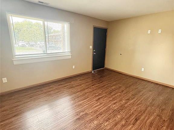 2nd image of 2619 Sierra Dr APT 3