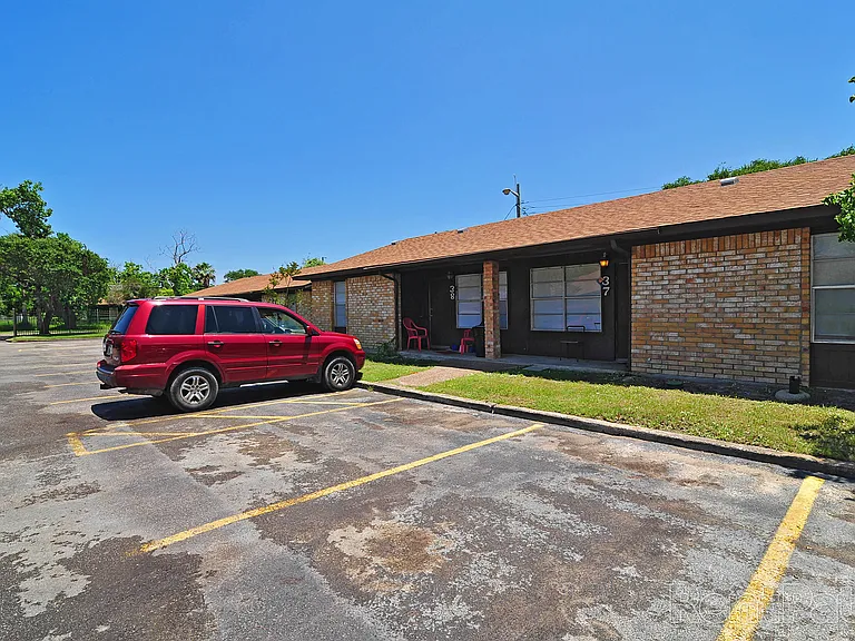 Windwood Apartments — Photo 8