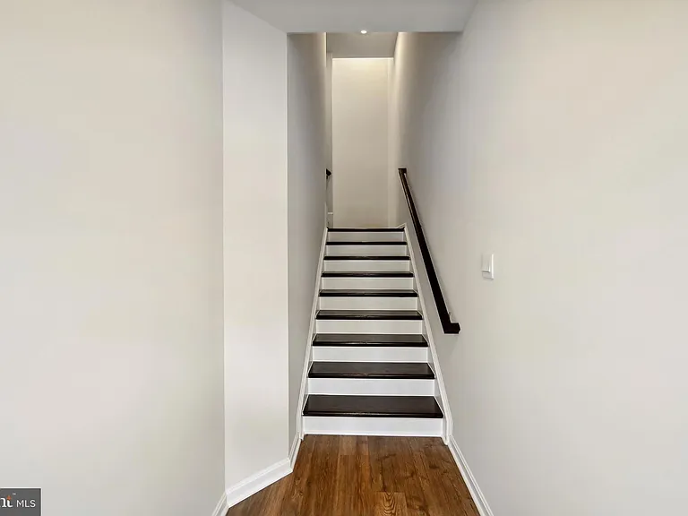 858 Amity St — Photo 4