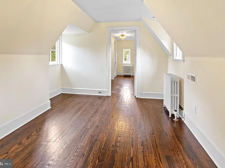 7704 Crossland Rd — Photo 45