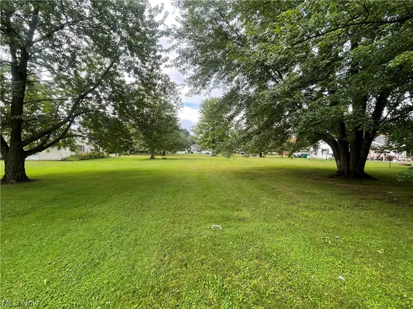 Kathleen Dr, Jefferson, OH 44047