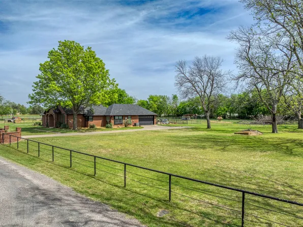 501 N Van Zandt St, Tioga, TX 76271
