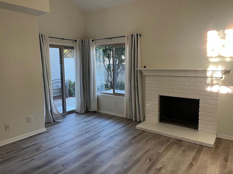 1st image of 924 Tennyson Ln