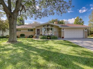 4571 N 108th St, Wauwatosa, WI 53225