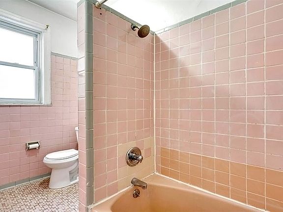5th image of 3276 33rd St APT 1F