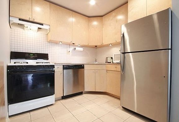 3rd image of 29 Meserole St APT 2F