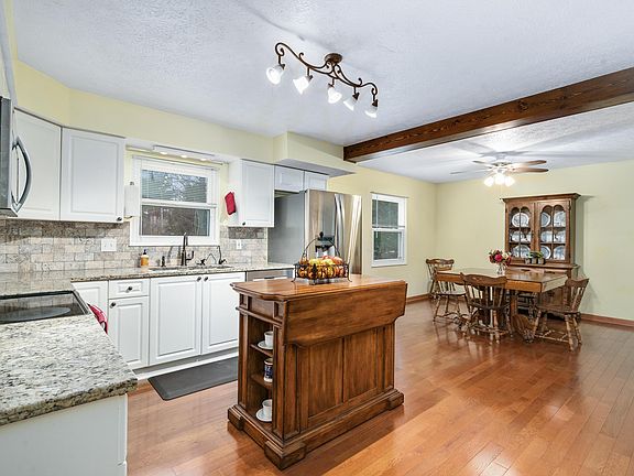 3rd image of 3165 Millbury Ave