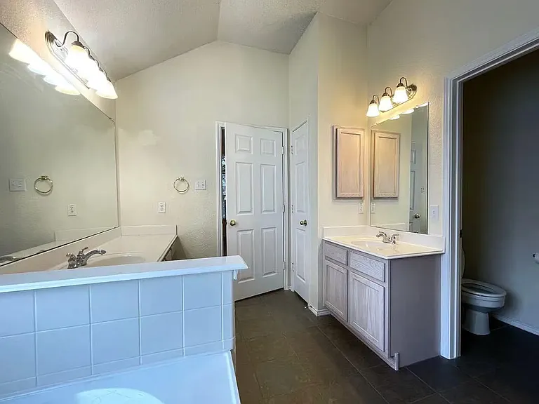 5106 Springflower Dr — Photo 8