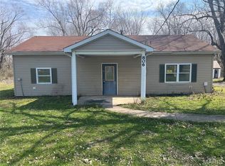 806 N Galloway Rd, Vandalia, MO 63382
