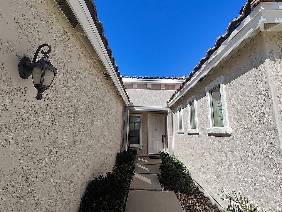 2nd image of 1900 W Macaw Dr