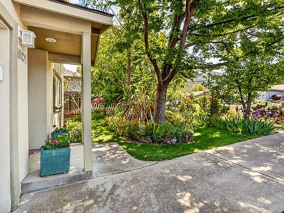 3rd image of 1501 Lithia Way
