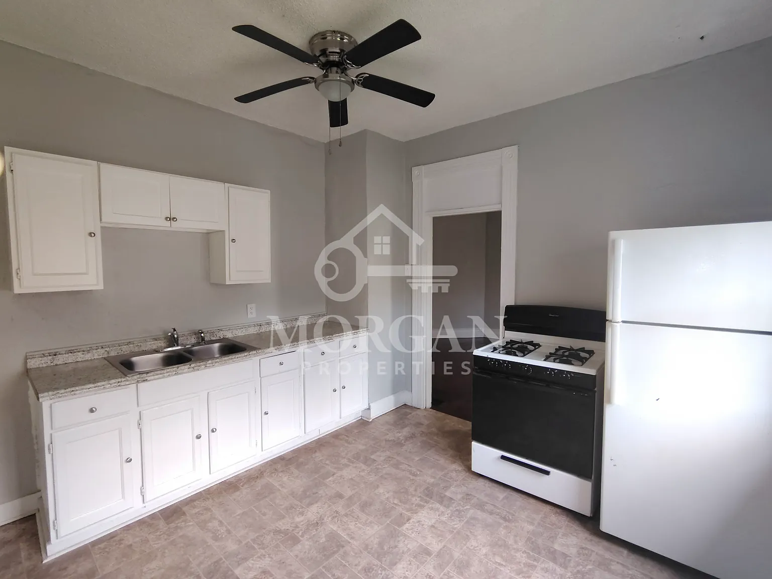 831 W 2ND ST - - — Photo 2