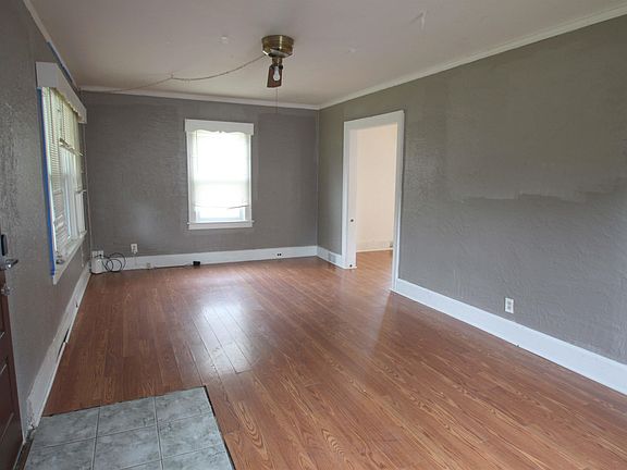 5th image of 219 N Chicago Ave