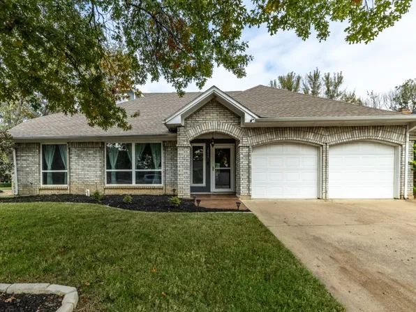 1826 Forestdale Dr, Grapevine, TX 76051