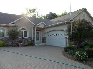 4261 S 83rd St, Greenfield, WI 53220