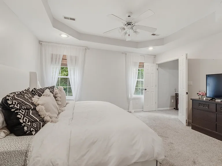 209 Norwich Dr — Photo 20