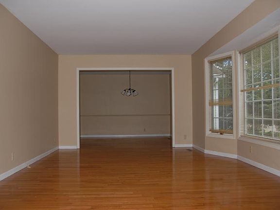 4th image of 2172 Riverwood Dr