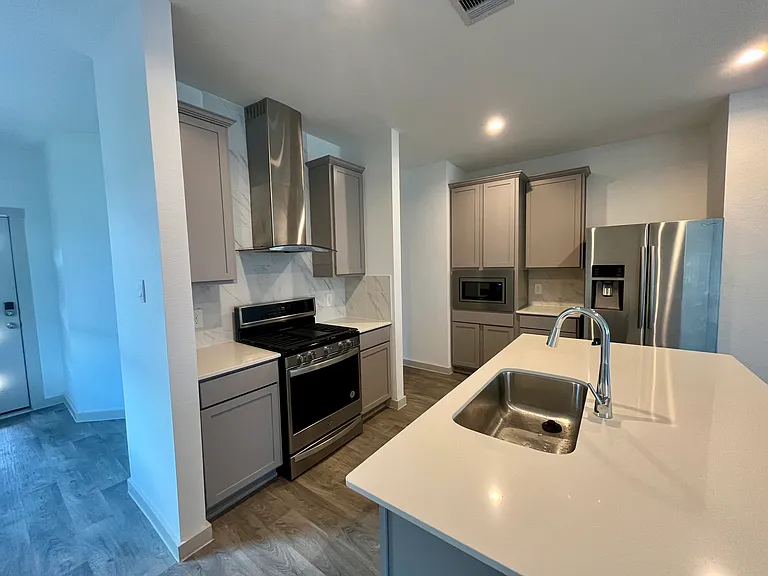 12807 Southborough Ln — Photo 9