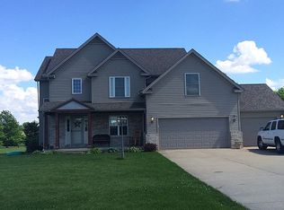 35 Long Grove Dr, Monticello, IL 61856