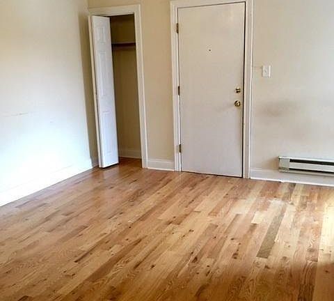 3rd image of 821 W Cornelia Ave APT 217