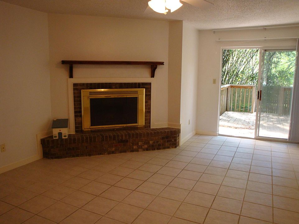 2nd image of 1465 Fisher Ln