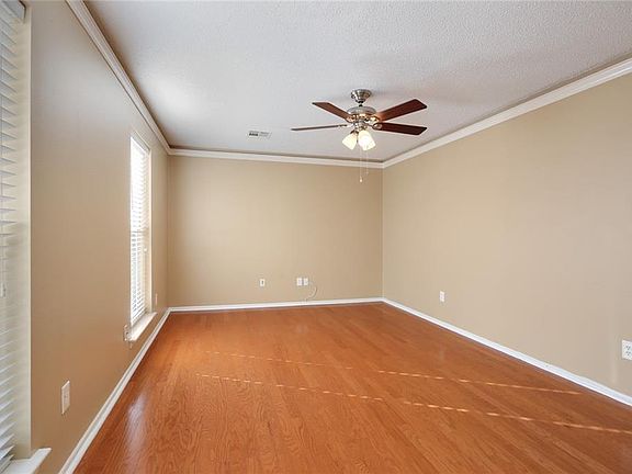 4th image of 3548 Pin Oak Ave