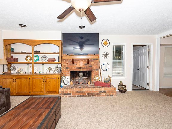 2nd image of 2204 Twin Dr