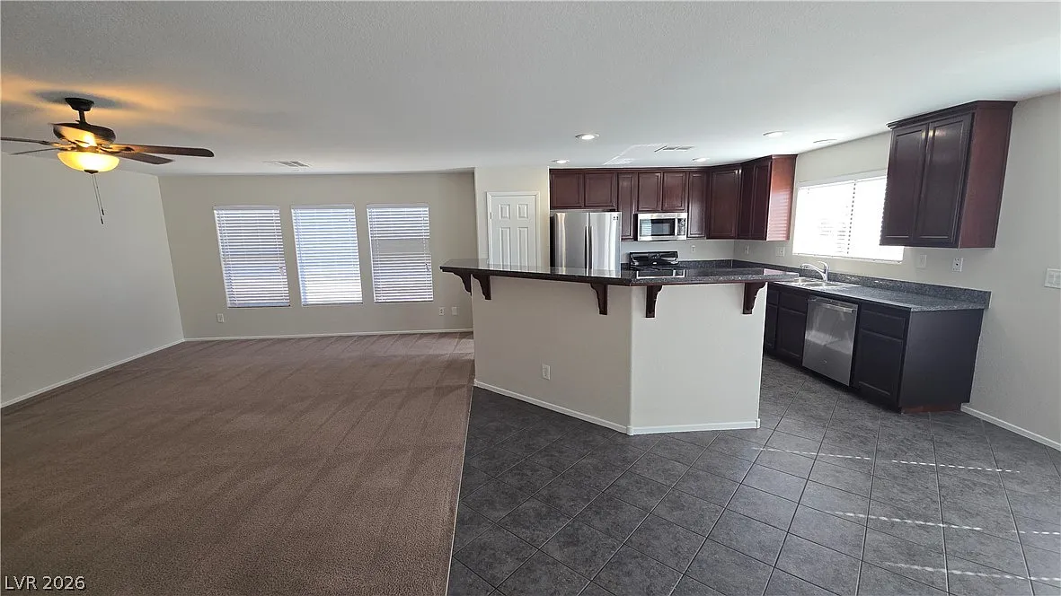 4 bed, 2.5 bath, 2381 sqft, $2,295 — Photo 4